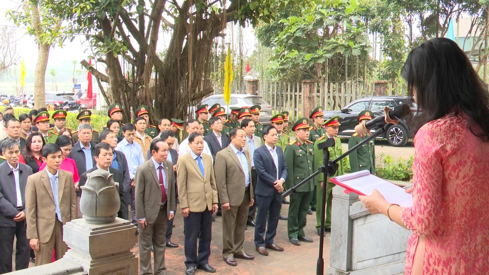 Huyện ủy Gio Linh tổ chức dâng hoa tại Bia di tích lịch sử tại Đình Làng Hà Thượng